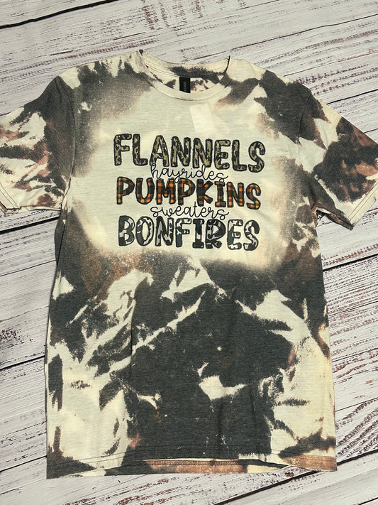 Flannels hayrides Pumpkins sweaters Bonfires - T-shirt - bleached