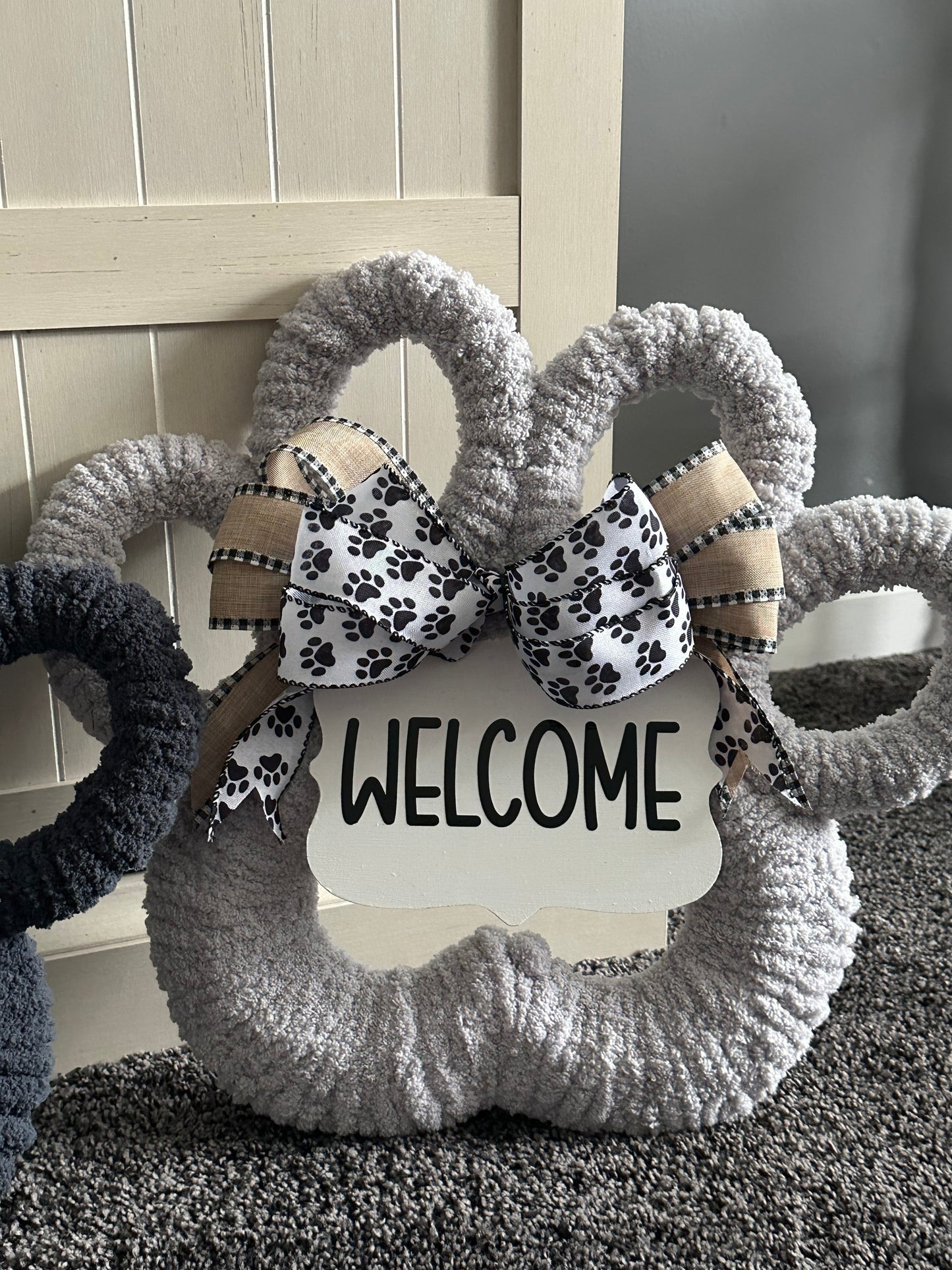 Paw Wreathes - Choice of color and sign