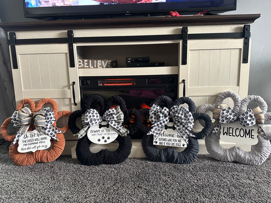 Paw Wreathes - Choice of color and sign