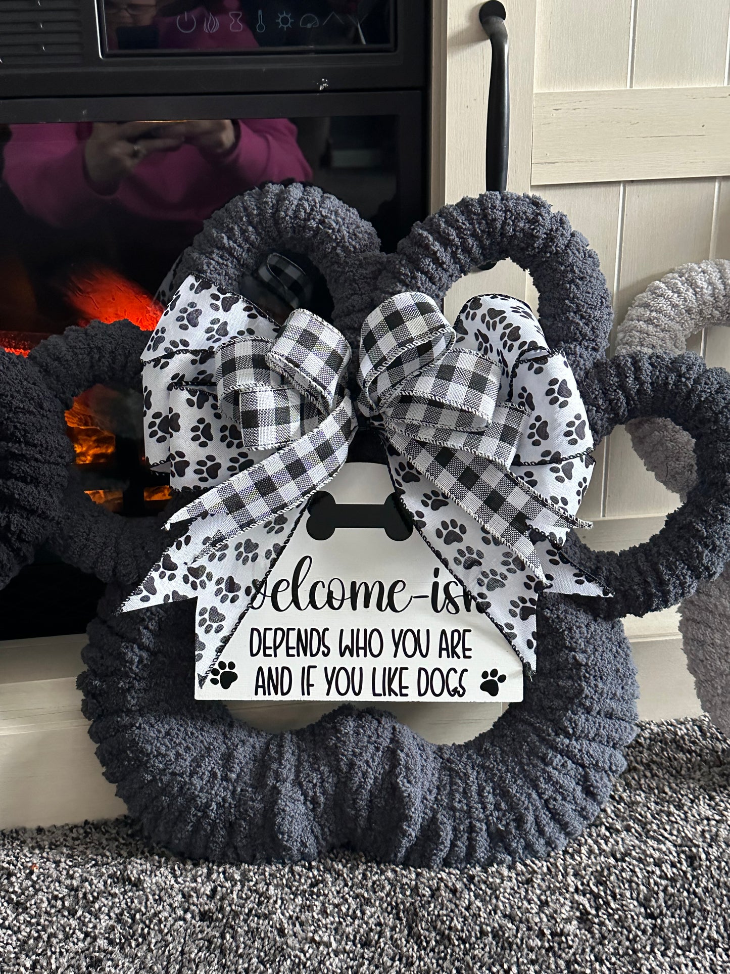 Paw Wreathes - Choice of color and sign